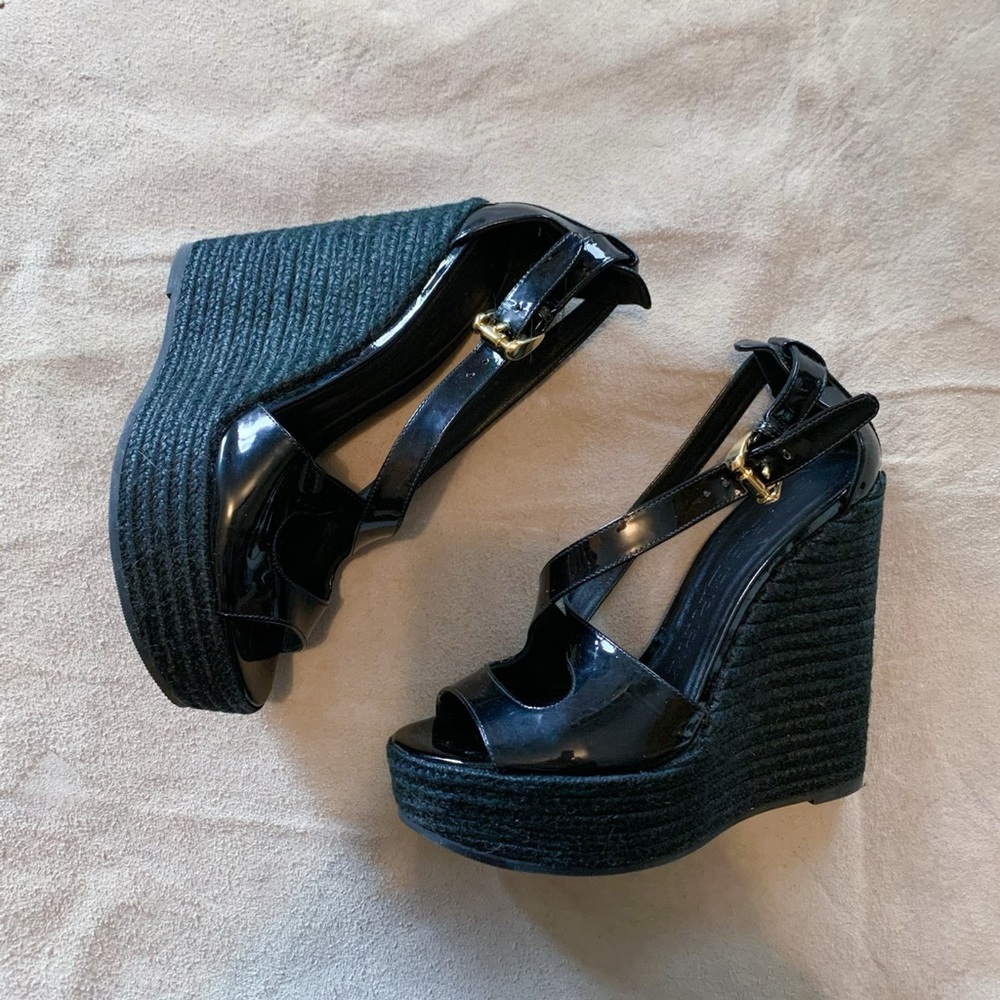 BURBERRY PATENT LEATHER ESPADRILLE WEDGES 🖤